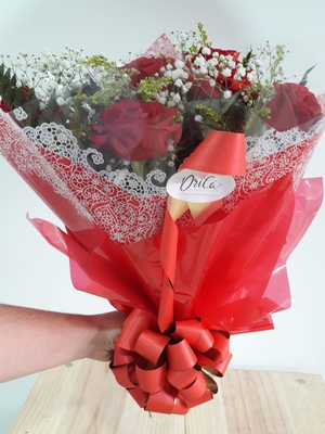 BUQUÊ DE 12 ROSAS VERMELHAS