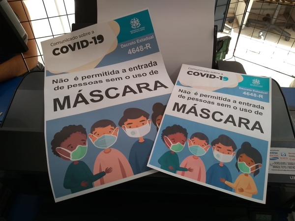 PLACA DO DECRETO 4648-R QUE ESTABELCE A OBRIGATORIEDADE DO USO DE MÁSCARAS