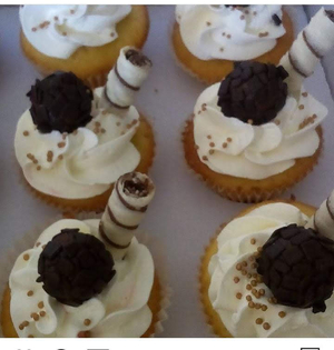 Mini cupacke com docinho e palitinho recheado