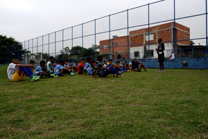 Escolinha de futebol de Feu Rosa nasceu do desejo de Jerê em ver a violência no bairro diminuir Escolinha de futebol de Feu Rosa nasceu do desejo de Jerê em ver a violência no bairro diminuir