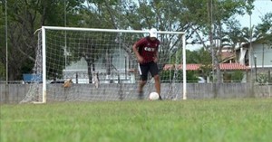 Jogador de Futebol de Vila Nova de Colares é contratado pelo Atlético Paranaense Jogador de Futebol de Vila Nova de Colares é contratado pelo Atlético Paranaense